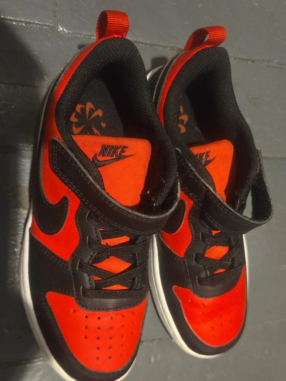 Nike Kids Red and Black Low-Top Sneakers